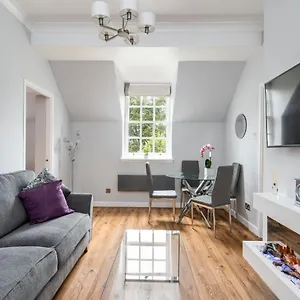 https://pass-the-keys-modern-stylish-feversham-house-with-free-parking.yorkshirehotels.net